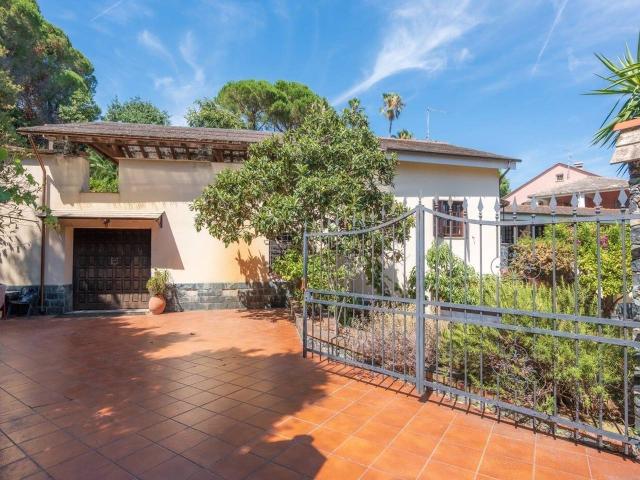 Villa Indipendente in vendita a Invrea, Varazze