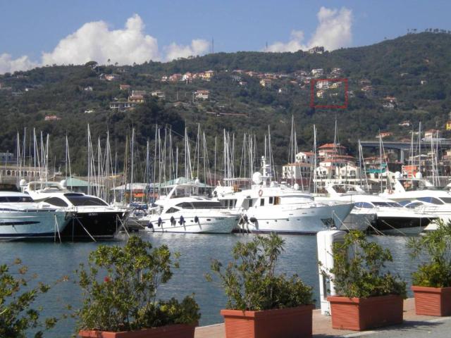 Villa Indipendente in vendita a Castagnabuona, Varazze