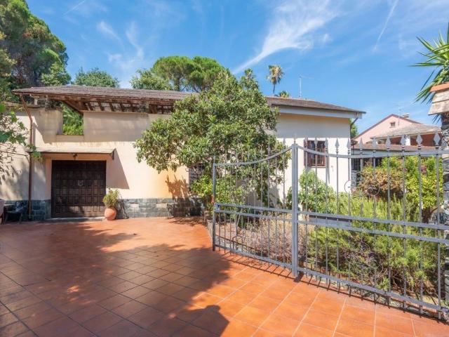 Villa Indipendente in vendita a Invrea, Varazze