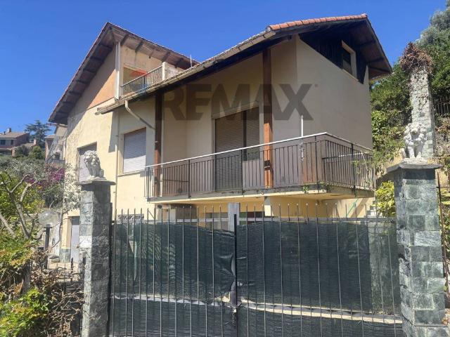 Villa Indipendente in vendita a Castagnabuona, Varazze