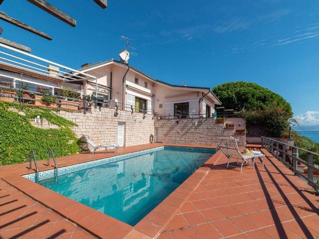 Villa Indipendente in vendita a San Giacomo, Varazze