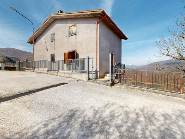 Villa Indipendente in vendita a Varco Sabino, Lazio