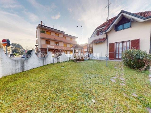 Villa Indipendente in vendita a Valera, Varedo