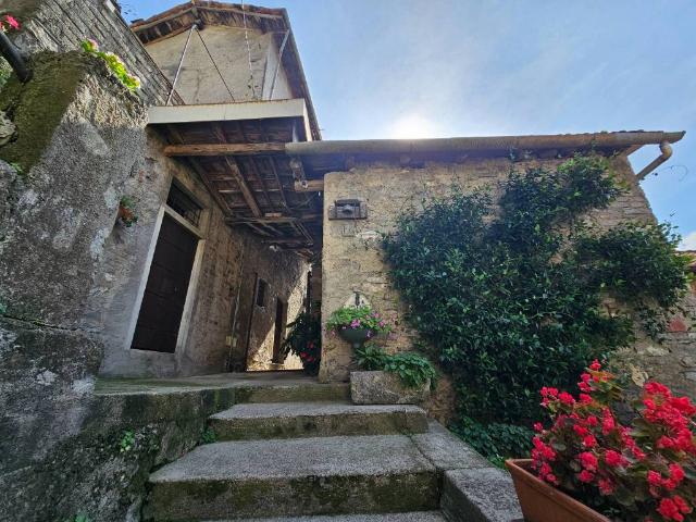 Villa Indipendente in vendita a Riva Grande, Varenna