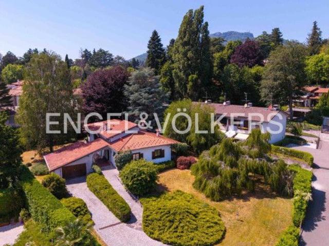Villa Indipendente in vendita a Mulini Grassi, Varese