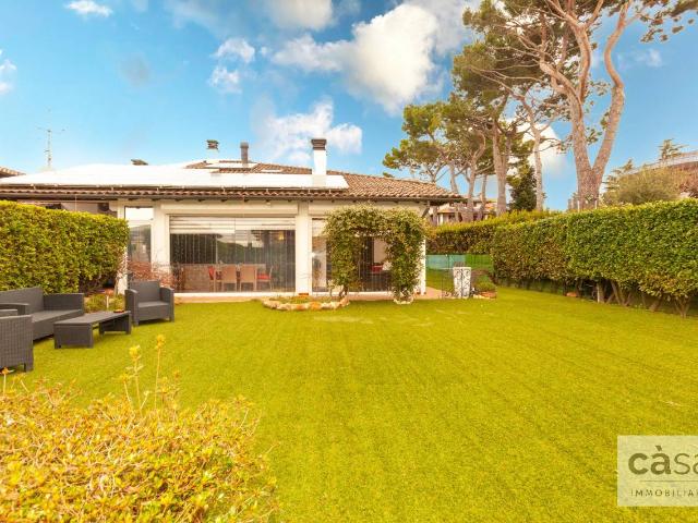 Villa Indipendente in vendita a Varese, Lombardia