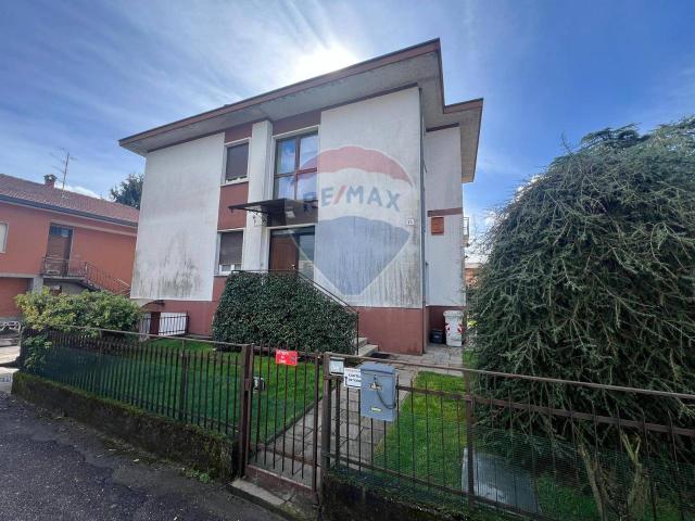 Villa Indipendente in vendita a La Bassa, Varese