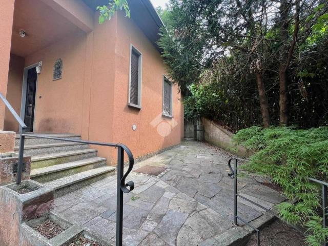 Villa Indipendente in vendita a Varese, Lombardia