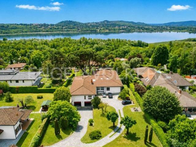 Villa Indipendente in vendita a Biumo Superiore, Varese