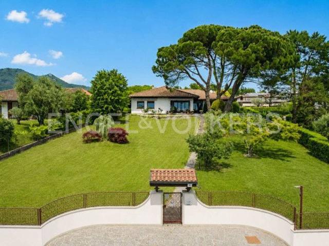 Villa Indipendente in vendita a Biumo Superiore, Varese