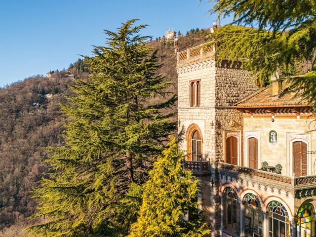 Casa in vendita a Varese, Lombardia