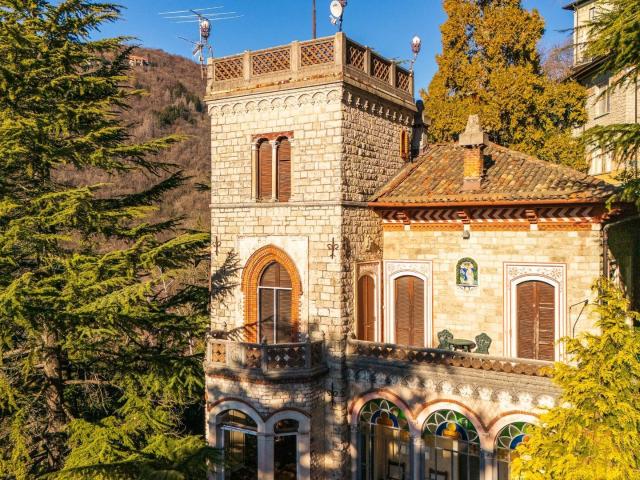 Casa in vendita a Varese, Lombardia