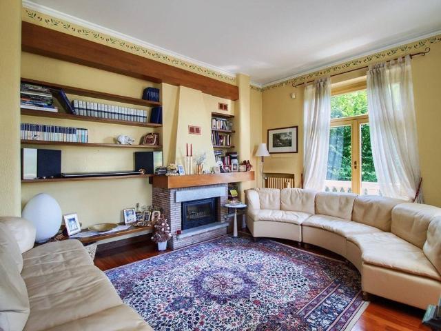 Villa Indipendente in vendita a Varese, Lombardia