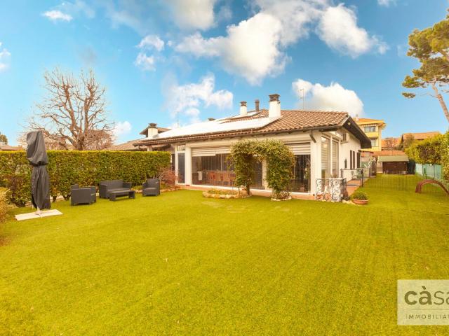 Villa Indipendente in vendita a Varese, Lombardia