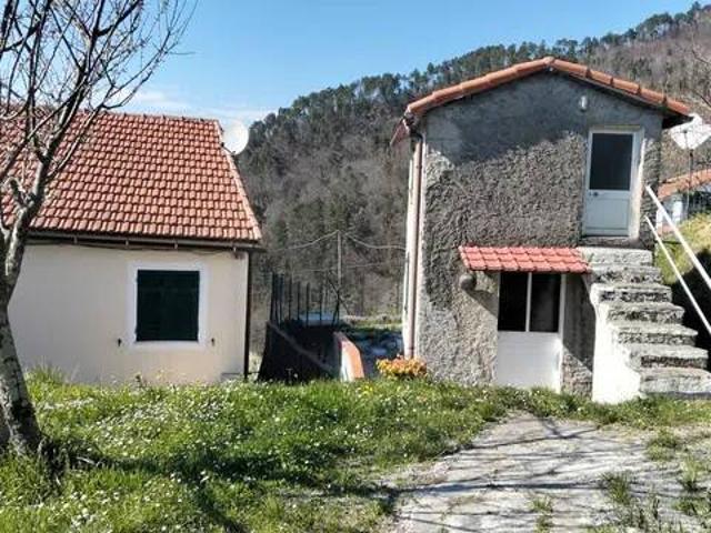 Villa Indipendente in vendita a Montale, Varese Ligure
