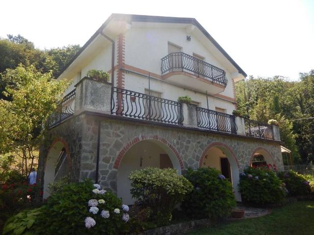 Villa Indipendente in vendita a Varese Ligure, Liguria