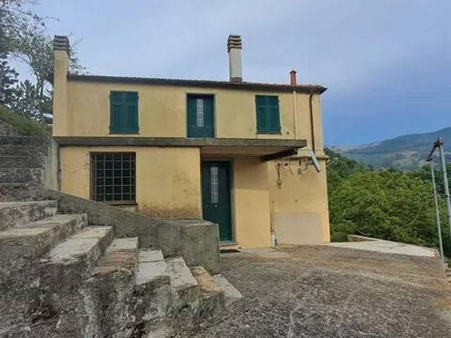 Villa Indipendente in vendita a Varese Ligure, Liguria
