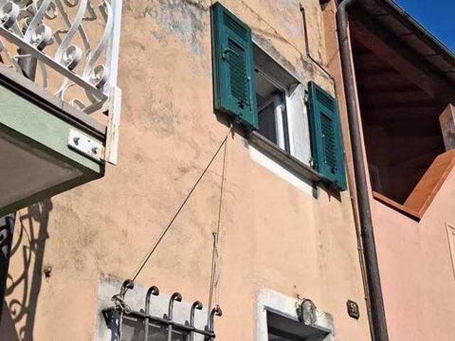 Villa Indipendente in vendita a Varese Ligure, Liguria