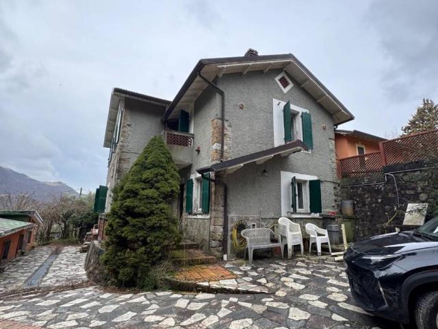 Villa Indipendente in vendita a Varese Ligure, Liguria
