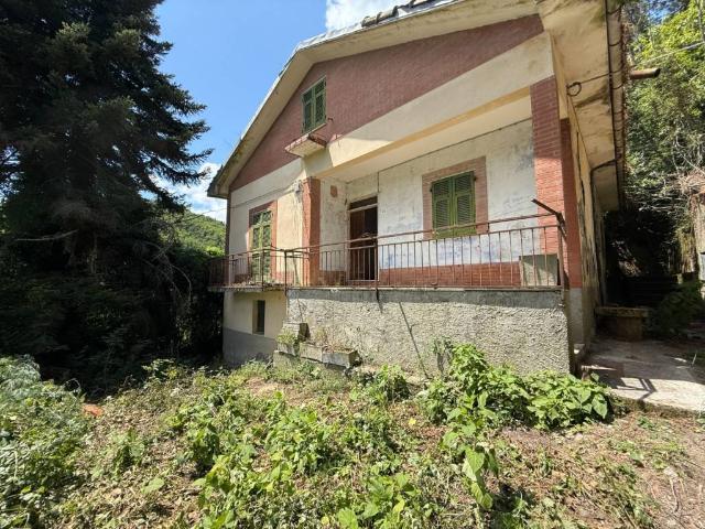 Villa Indipendente in vendita a Varese Ligure, Liguria