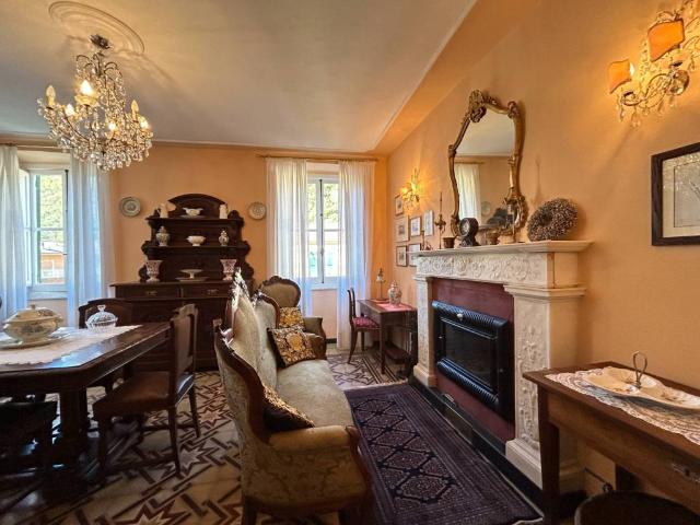 Villa Indipendente in vendita a Varese Ligure, Liguria