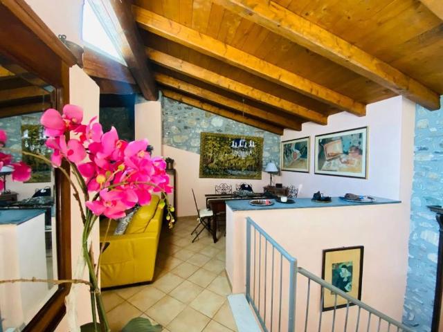 Villa Indipendente in vendita a San Pietro Vara, Varese Ligure