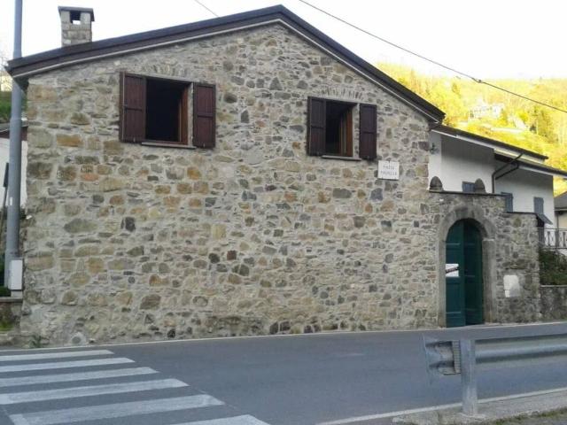 Villa Indipendente in vendita a Varese Ligure, Liguria