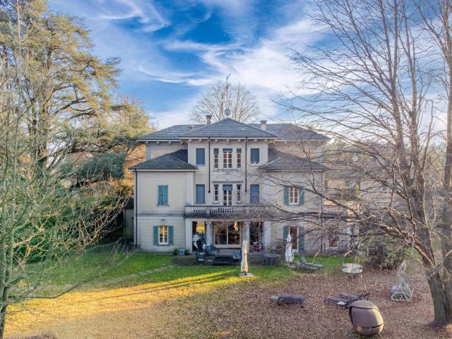 Villa Indipendente in vendita a Varese, Lombardia