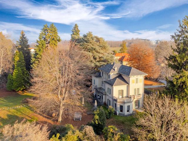 Casa in vendita a Varese, Lombardia