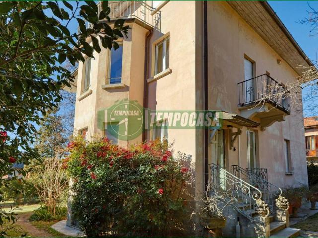 Villa Indipendente in vendita a Varese, Lombardia