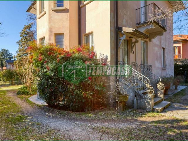 Villa Indipendente in vendita a Varese, Lombardia