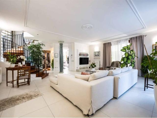 Villa Indipendente in vendita a Biumo Superiore, Varese