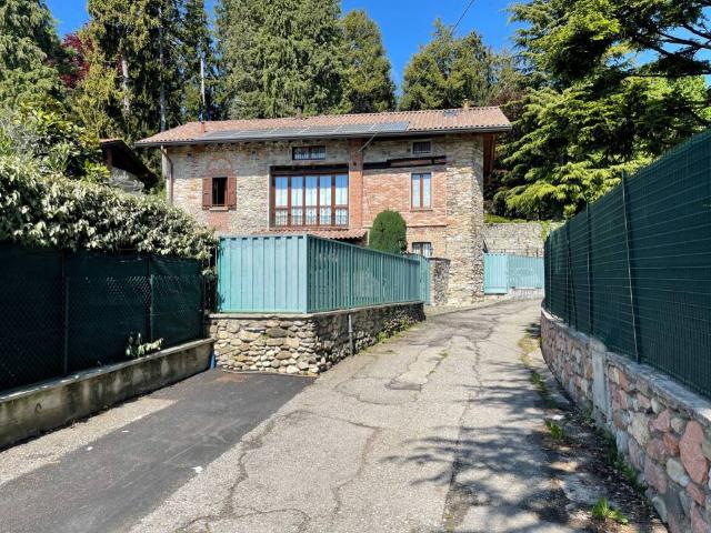 Villa Indipendente in vendita a Varese, Lombardia