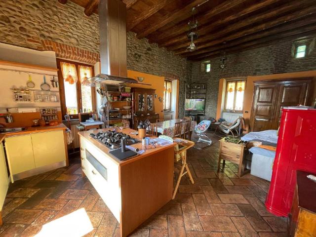 Villa Indipendente in vendita a Varese, Lombardia