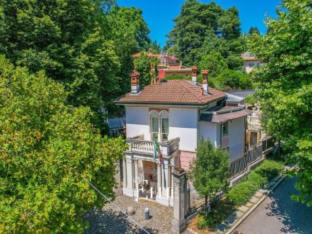 Villa Indipendente in vendita a Biumo Superiore, Varese