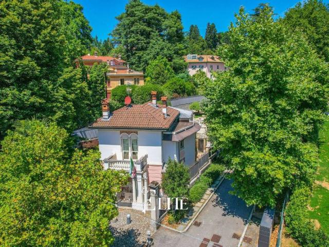 Villa Indipendente in vendita a Biumo Superiore, Varese