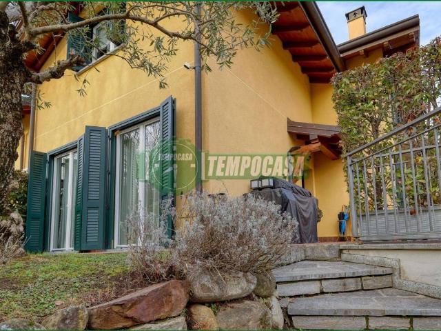 Villa Indipendente in vendita a Biumo Superiore, Varese