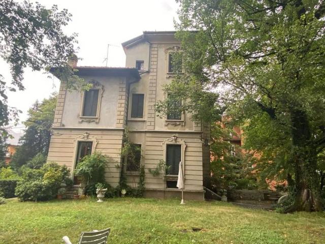 Villa Indipendente in vendita a Biumo Superiore, Varese