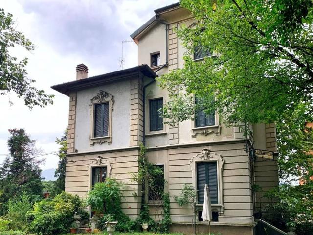 Villa Indipendente in vendita a Biumo Superiore, Varese
