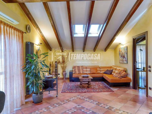 Villa Indipendente in vendita a Valle Olona, Varese