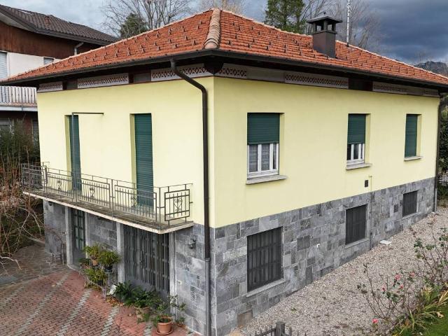 Villa Indipendente in vendita a La Bassa, Varese