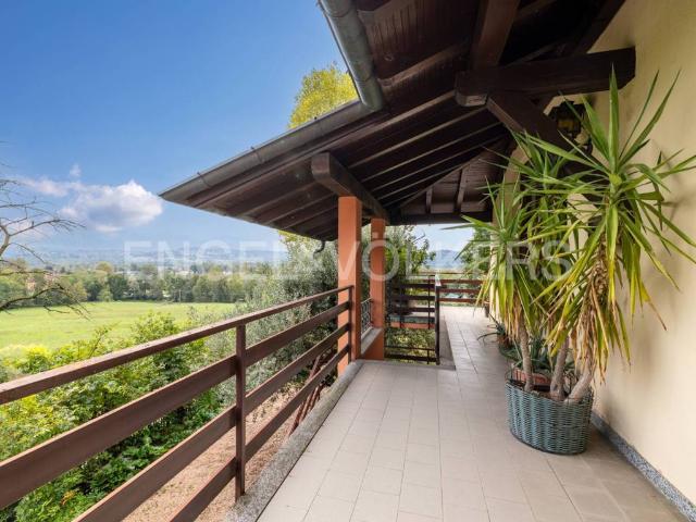 Villa Indipendente in vendita a Lissago, Varese