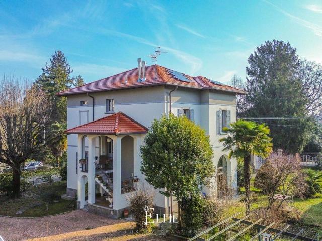 Villa Indipendente in vendita a Biumo Superiore, Varese