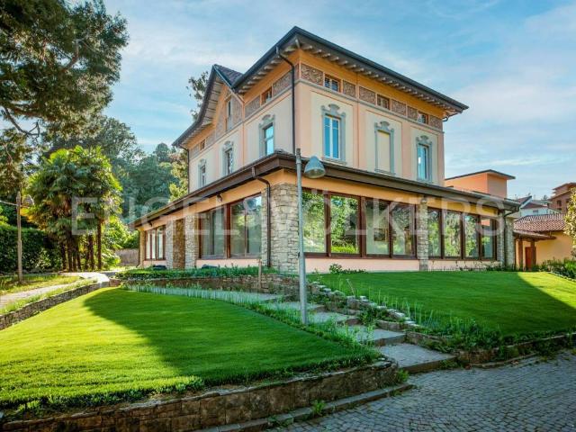 Villa Indipendente in vendita a Biumo Superiore, Varese
