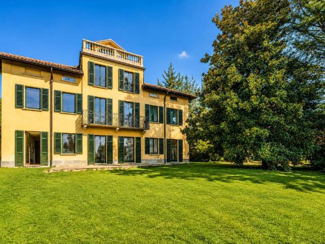 Villa Indipendente in vendita a Varese, Lombardia