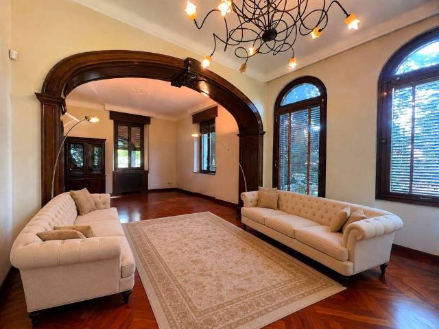 Villa Indipendente in vendita a Varese, Lombardia