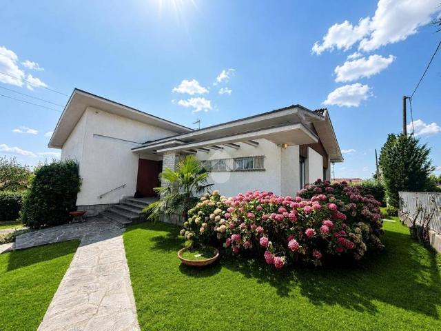 Villa Indipendente in vendita a Varese, Lombardia