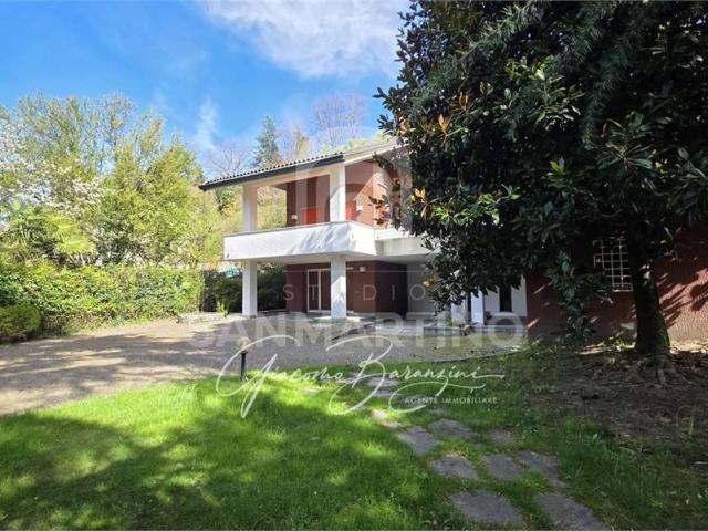 Villa Indipendente in vendita a Biumo Superiore, Varese