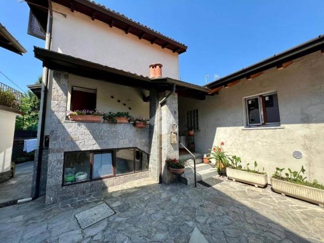 Villa Indipendente in vendita a Varese, Lombardia