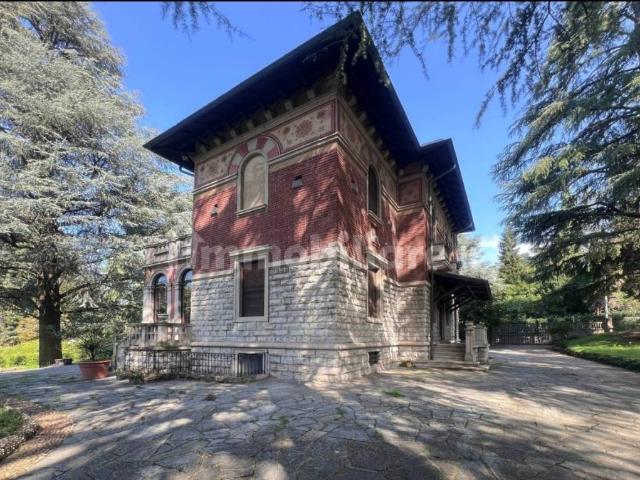 Villa Indipendente in vendita a Varese, Lombardia